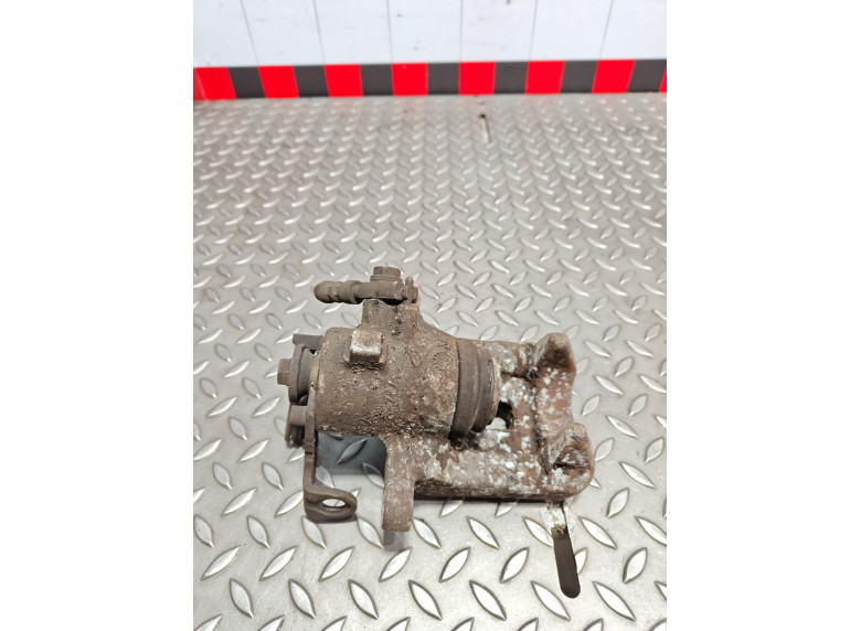 Суппорт задний правый к Audi A4, 2003г.