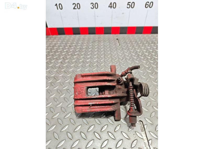 Суппорт задний правый к Audi A4 2005 г.