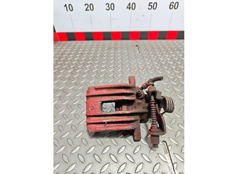 Суппорт задний правый к Audi A4, 2005г.