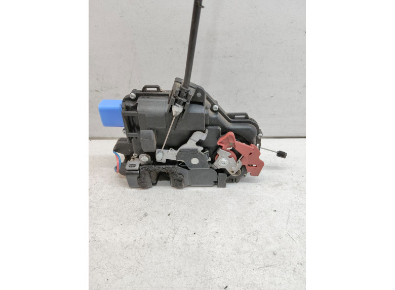 Замок двери передней правой к Skoda Fabia, 2008г.