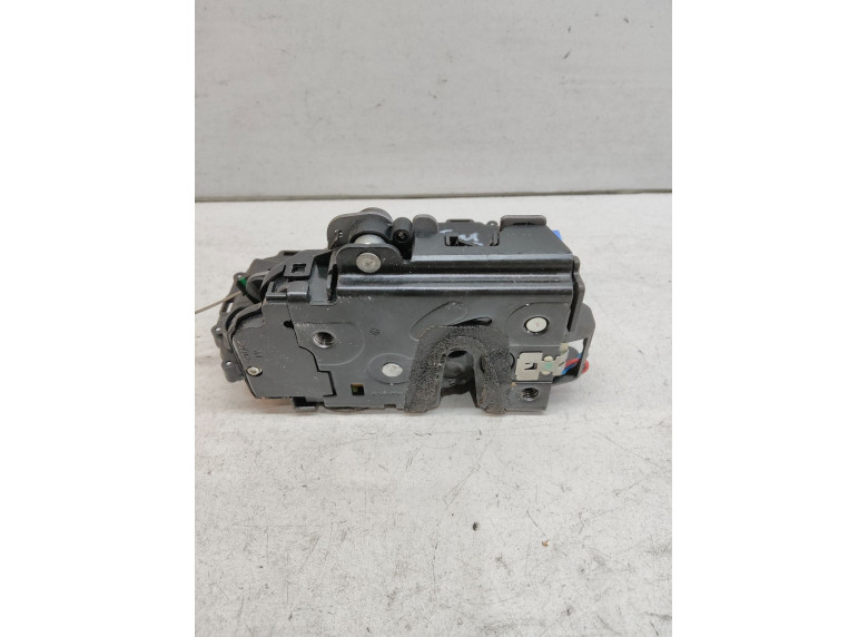 Замок двери задней правой к Skoda Fabia, 2008г.