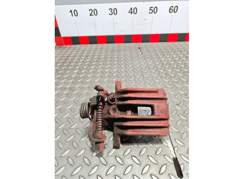 Суппорт задний правый к Audi A4, 2006г.