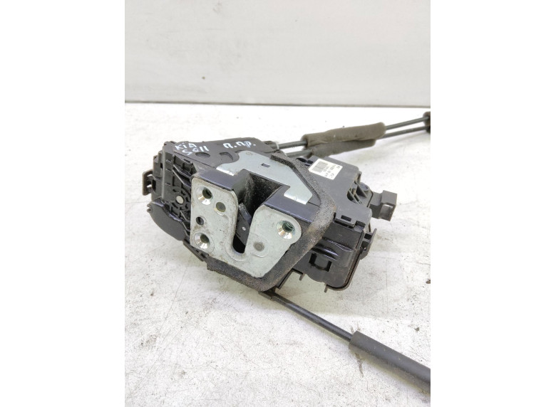 Замок двери передней правой к Kia Soul, 2008г.