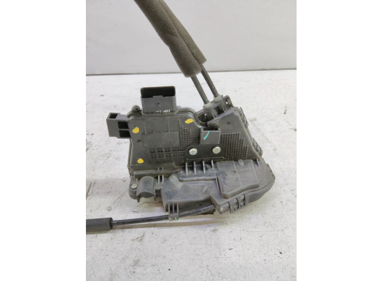 Замок двери передней правой к Kia Soul, 2008г.