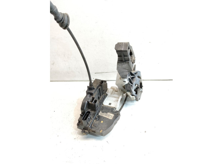 Замок двери задней левой к Kia Ceed, 2008г.