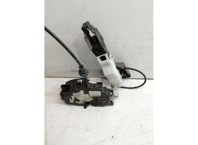 Замок двери задней правой к Kia Ceed, 2008г.