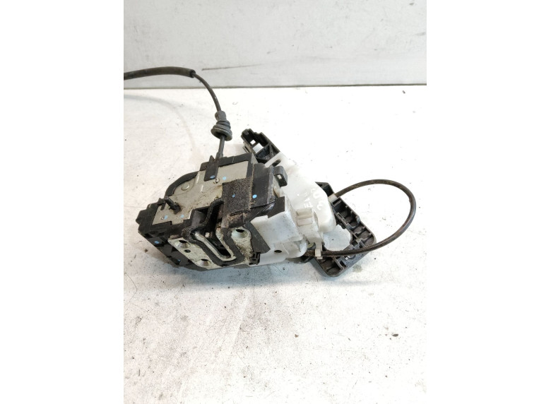 Замок двери задней правой к Kia Ceed, 2008г.