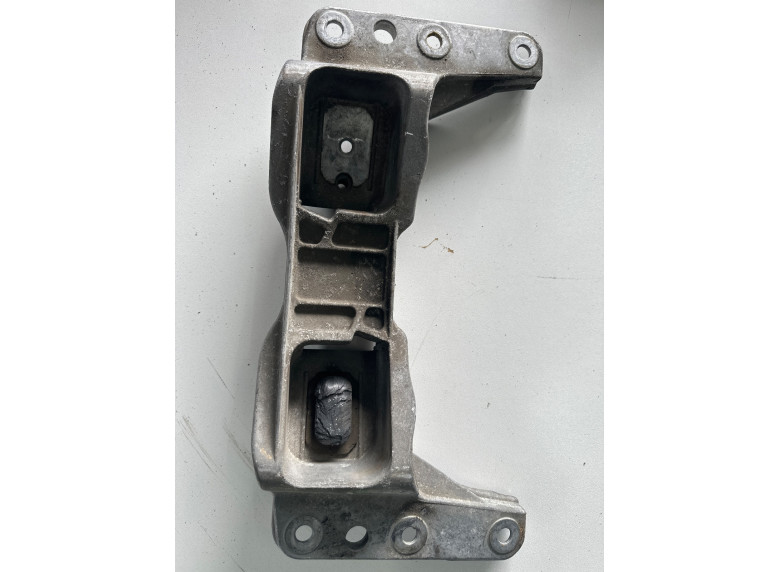 Кронштейн КПП к BMW 5 E60/E61, 2005г.