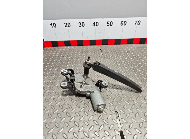 Моторчик заднего стеклоочистителя (дворника) к Volkswagen Golf, 2005г.