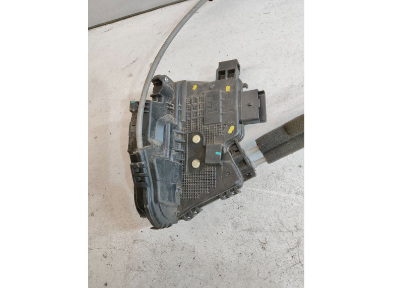 Замок двери задней правой к Kia Soul, 2009г.