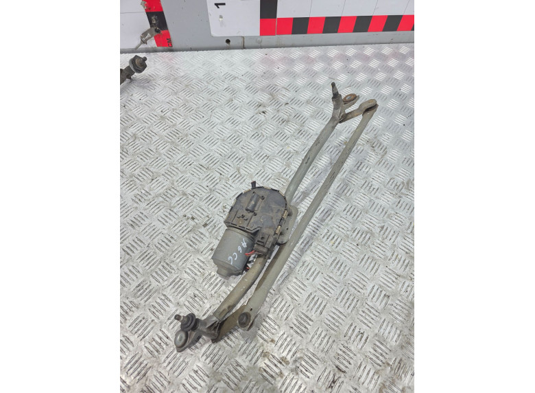 Механизм стеклоочистителя (трапеция дворников) к Audi A6, 2006г.