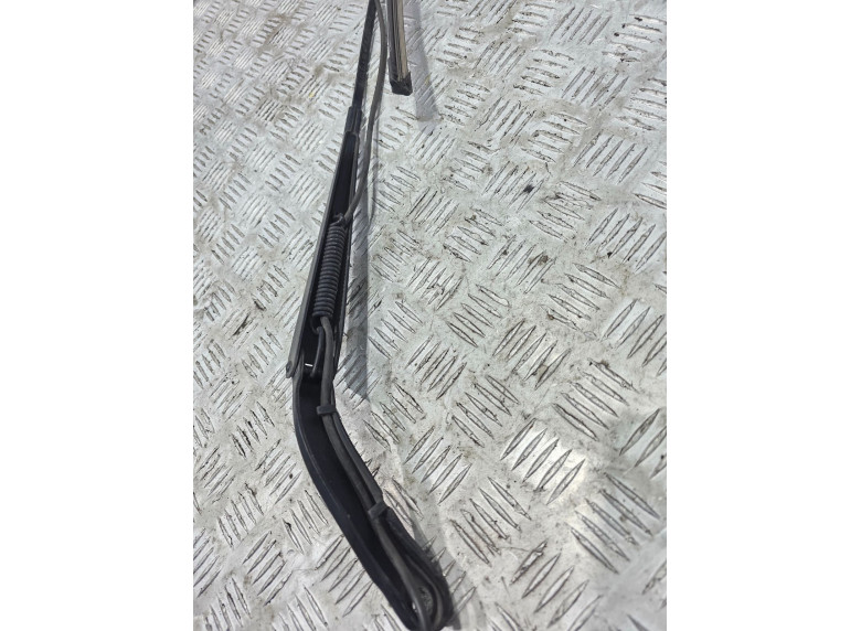 Щеткодержатель (поводок стеклоочистителя, дворник) к Mercedes Sprinter, 2007г.