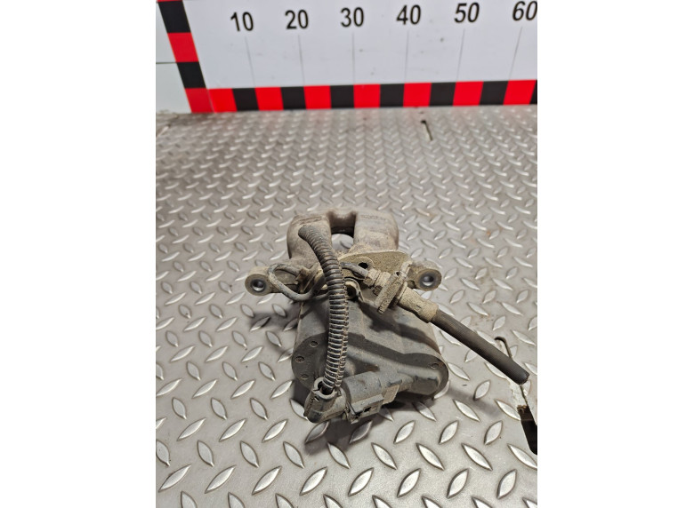 Суппорт задний правый к Volkswagen Passat, 2006г.