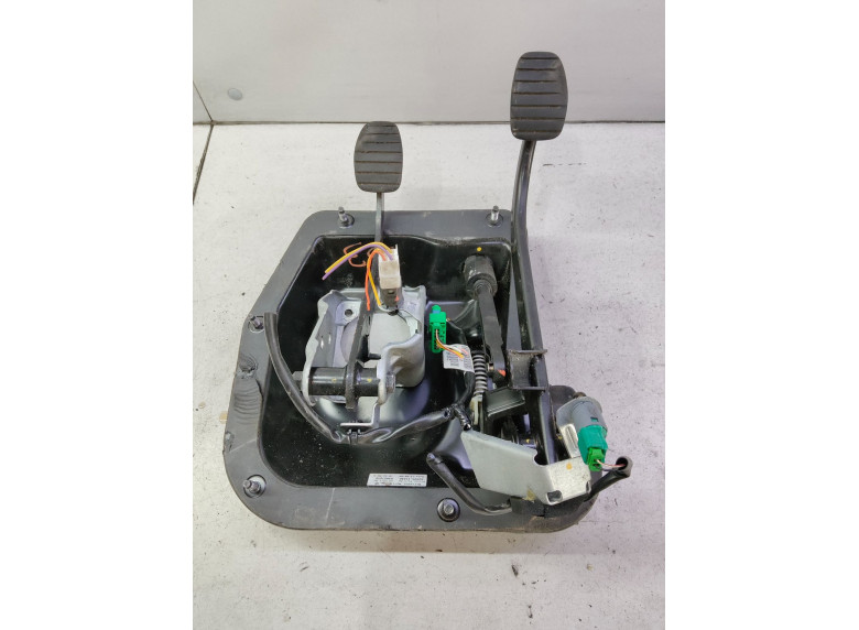 Узел педальный (блок педалей) к Renault Trafic, 2009г.