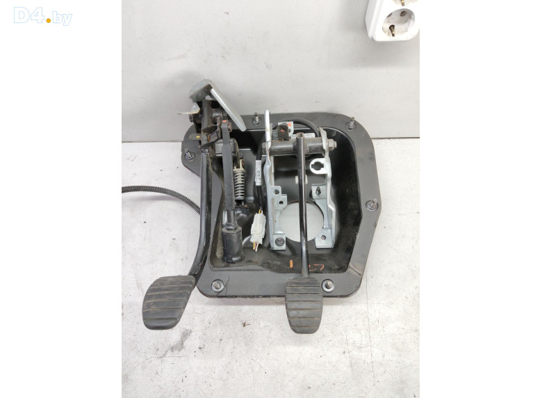 Узел педальный (блок педалей) к Renault Trafic 2005 г.