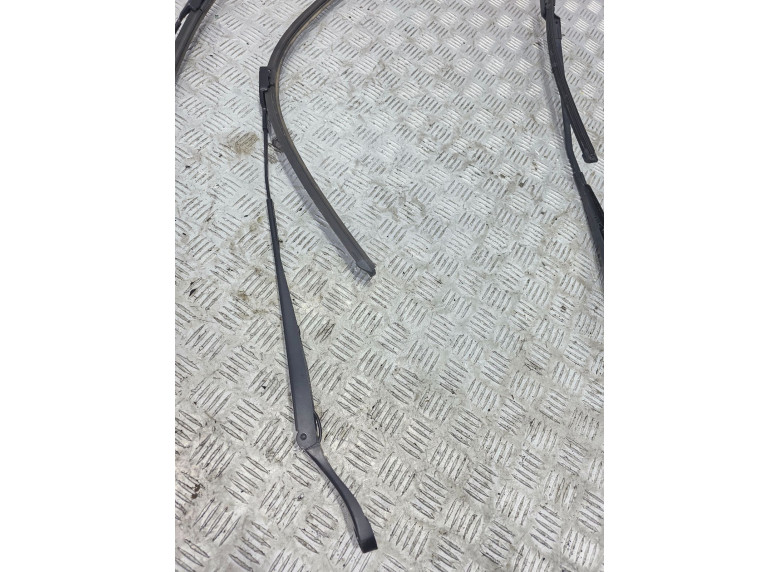 Щеткодержатель (поводок стеклоочистителя, дворник) к Audi Q4 Sportback E-tron, 2022г.