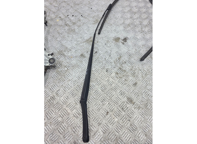 Щеткодержатель (поводок стеклоочистителя, дворник) к Audi Q4 Sportback E-tron, 2022г.