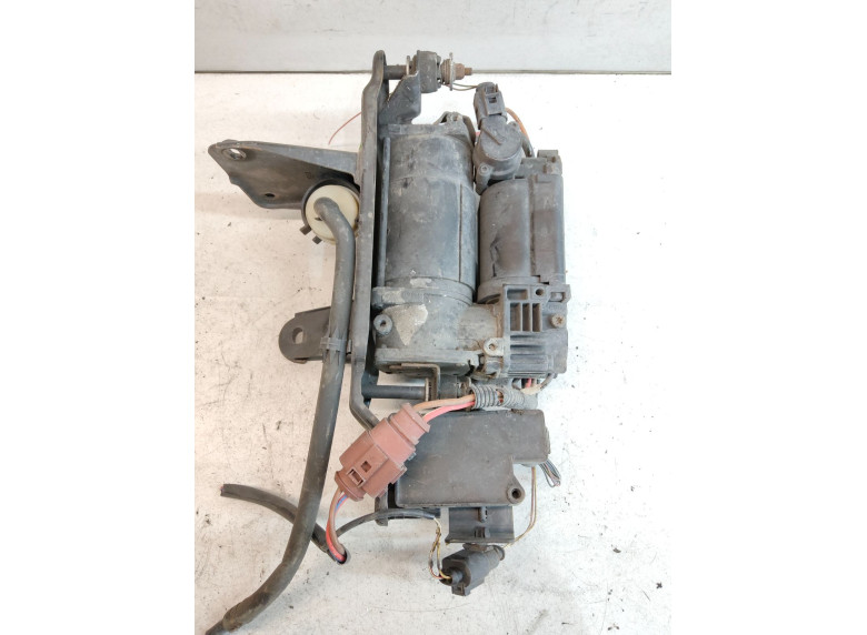 Компрессор пневмоподвески к Audi A6, 2006г.