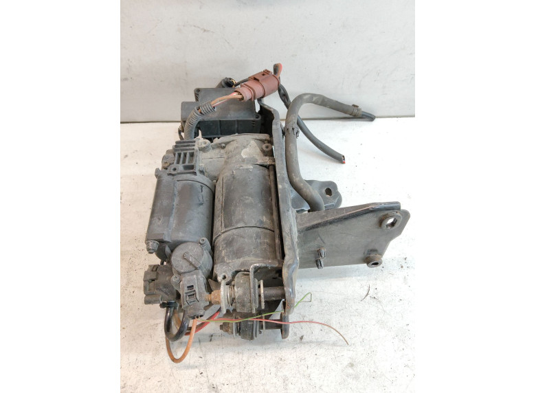 Компрессор пневмоподвески к Audi A6, 2006г.