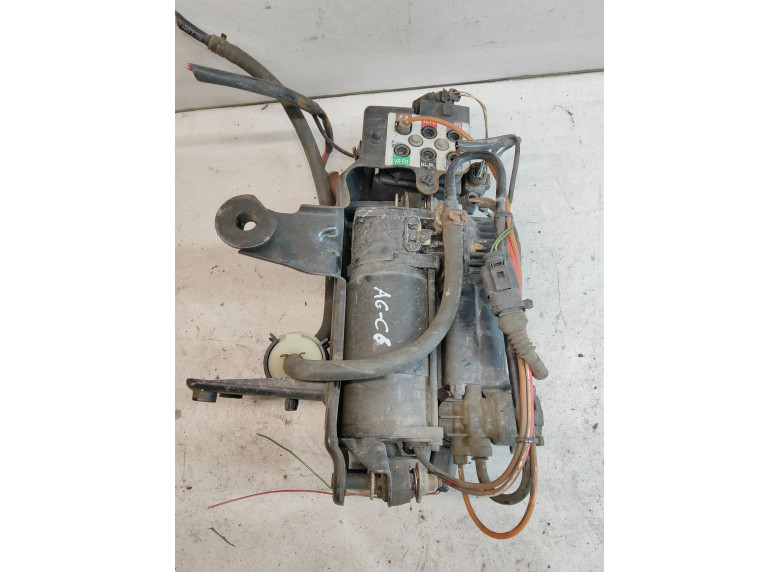 Компрессор пневмоподвески к Audi A6, 2006г.