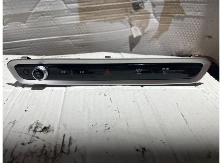 Панель управления магнитолой к BMW XM G09, 2023г.