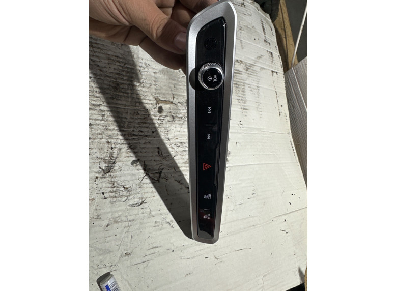 Панель управления магнитолой к BMW XM G09, 2023г.