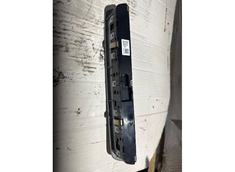 Панель управления магнитолой к BMW XM G09, 2023г.