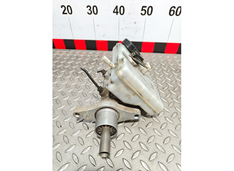 Цилиндр тормозной главный к Renault Master, 2013г.