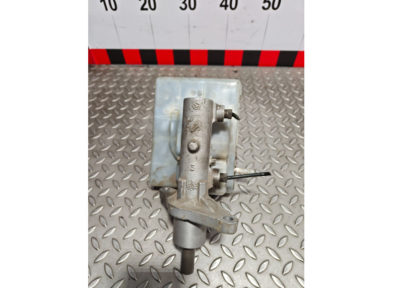 Цилиндр тормозной главный к Renault Master, 2013г.