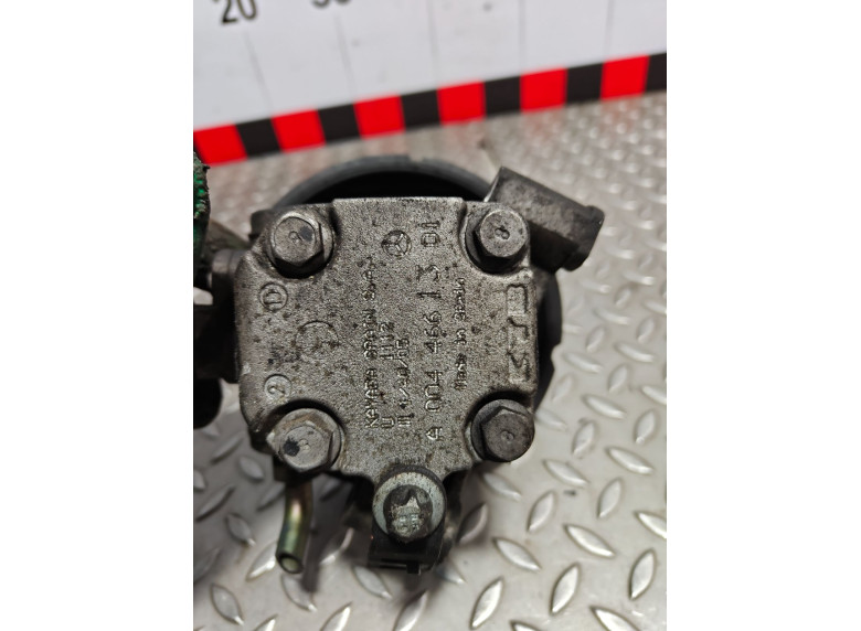 Насос гидроусилителя руля к Mercedes C W203, 2005г.