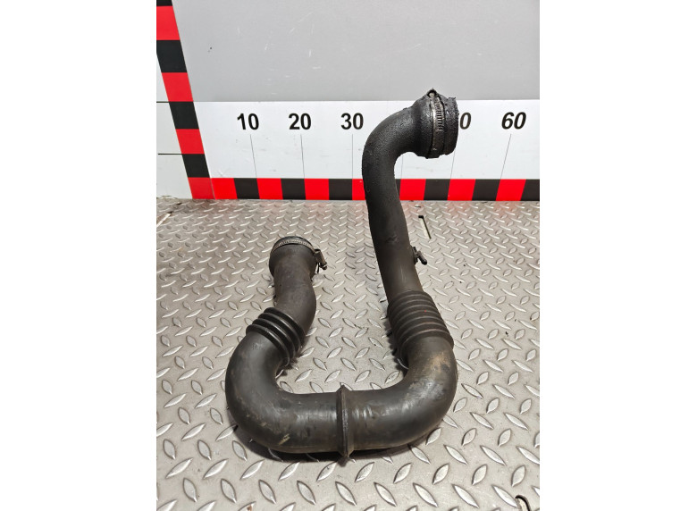 Патрубок интеркулера к Renault Trafic, 2009г.