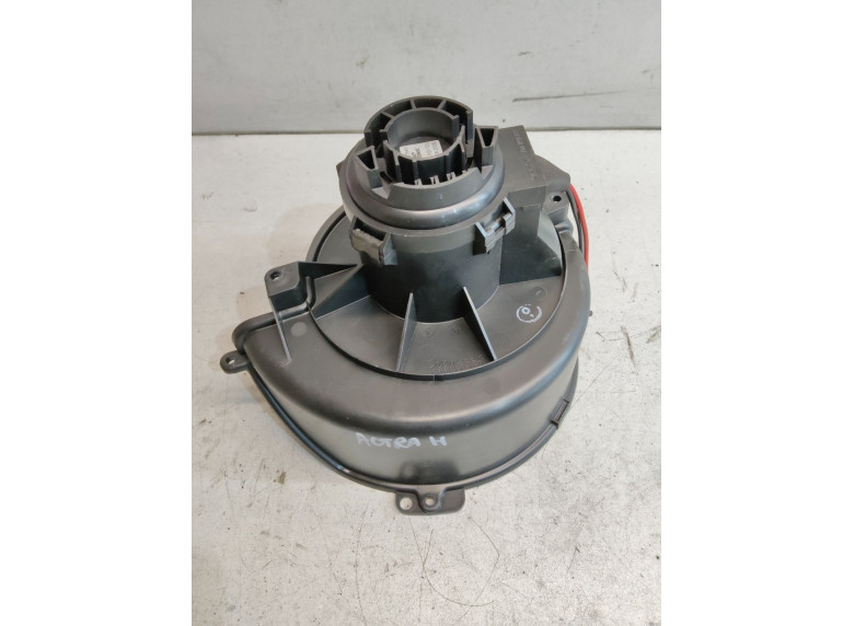 Моторчик печки к Opel Astra, 2005г.