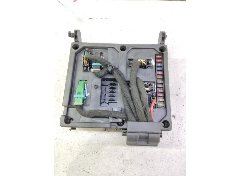 Блок предохранителей к Volkswagen Sharan, 2003г.