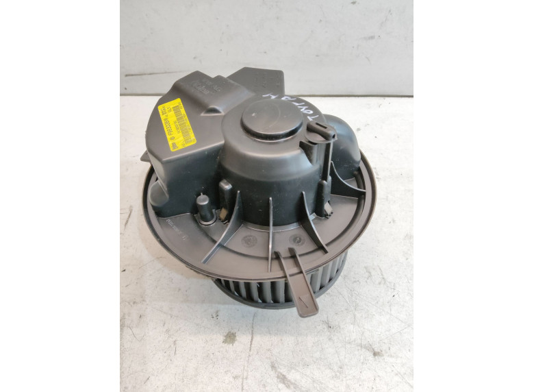 Моторчик печки к Volkswagen Touran, 2005г.