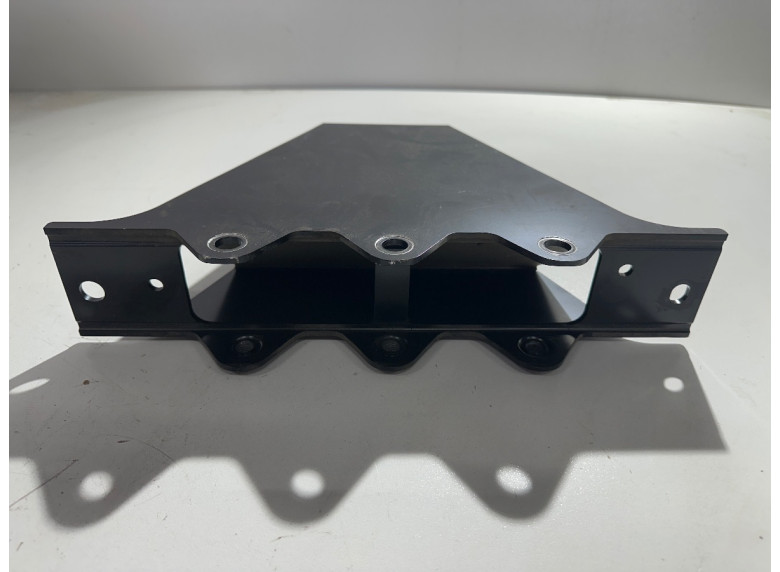 Кронштейн крепления торсиона к BMW XM G09, 2023г.