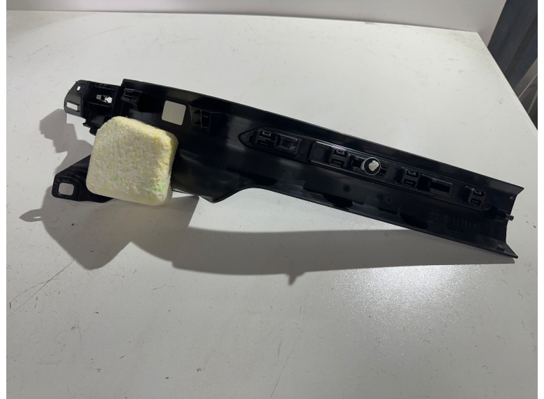 Накладка на порог внутренняя задняя правая к BMW XM G09, 2023г.