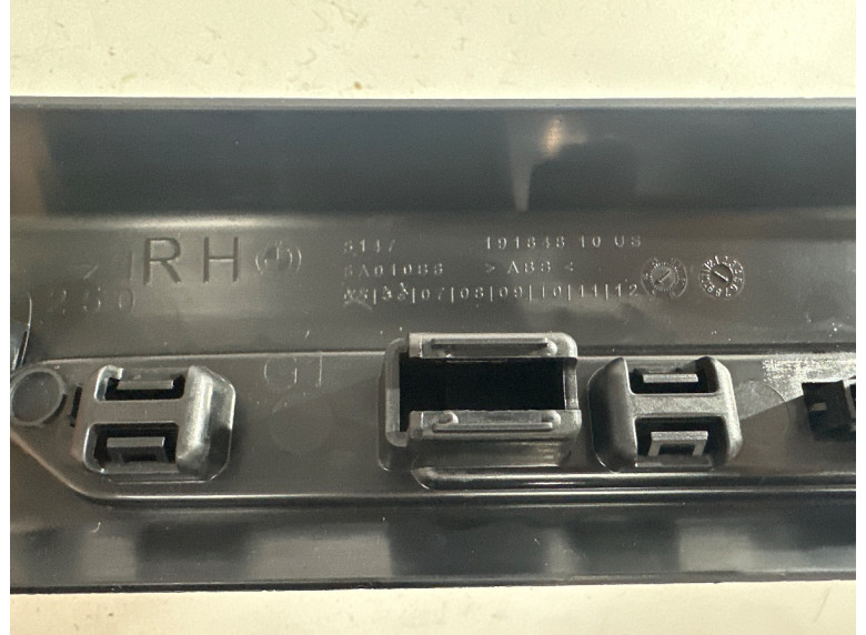 Накладка на порог внутренняя задняя правая к BMW XM G09, 2023г.