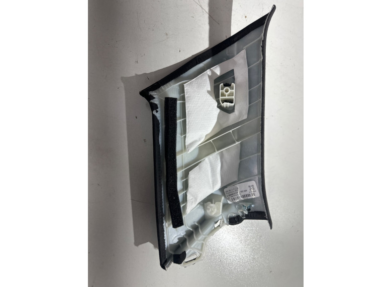 Обшивка стойки задней правой к BMW XM G09, 2023г.