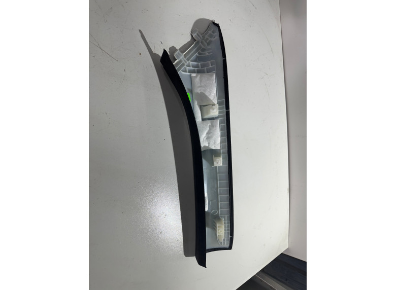 Обшивка стойки передней левой к BMW XM G09, 2023г.