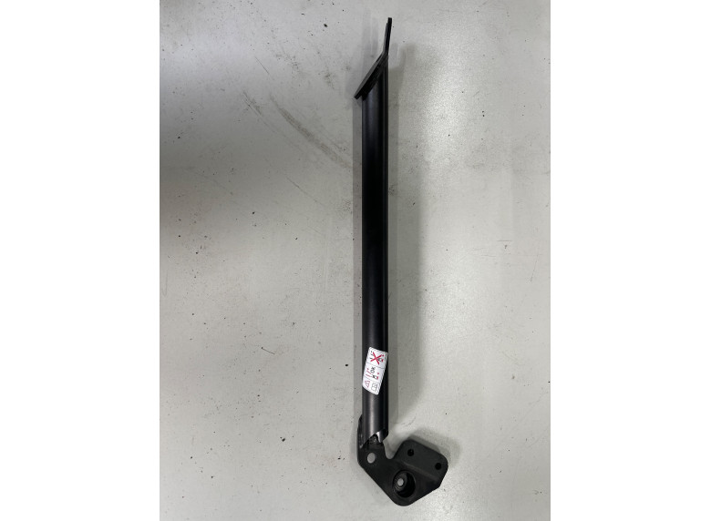 Распорка стоек к BMW XM G09, 2023г.