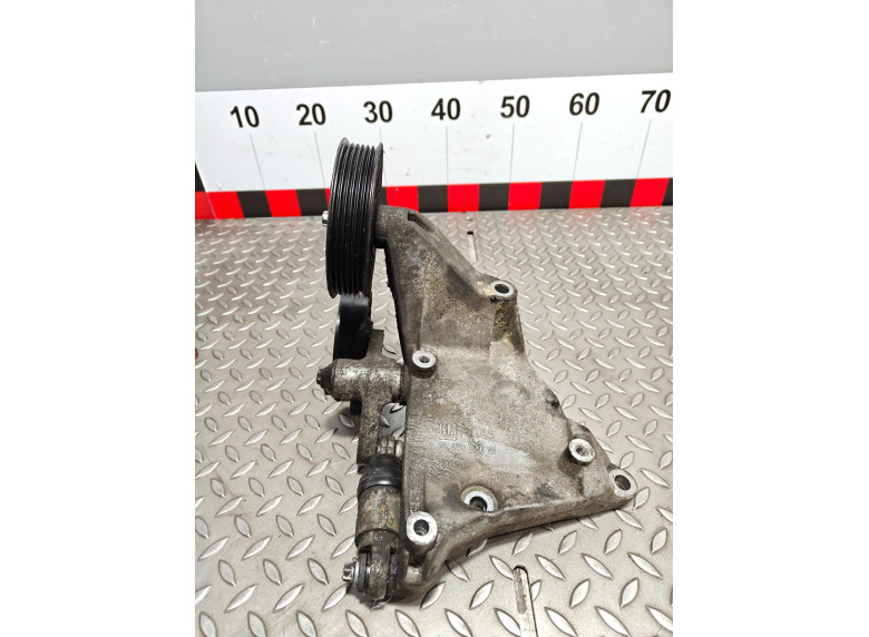 Кронштейн компрессора кондиционера к Opel Zafira, 2002г.