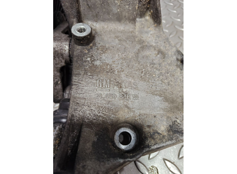 Кронштейн компрессора кондиционера к Opel Zafira, 2002г.