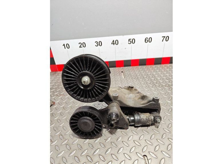 Кронштейн компрессора кондиционера к Opel Zafira, 2002г.