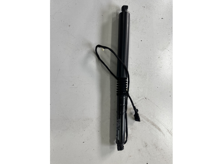 Амортизатор крышки багажника (3-5 двери) к BMW XM G09, 2023г.