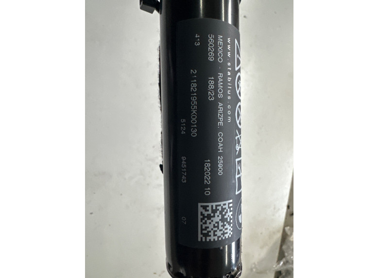 Амортизатор крышки багажника (3-5 двери) к BMW XM G09, 2023г.