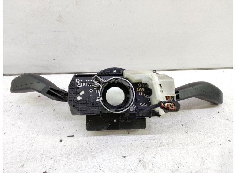 Переключатель подрулевой (стрекоза) к Skoda Fabia, 2010г.