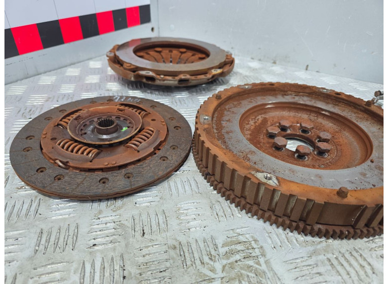 Комплект сцепления к Renault Trafic, 2004г.