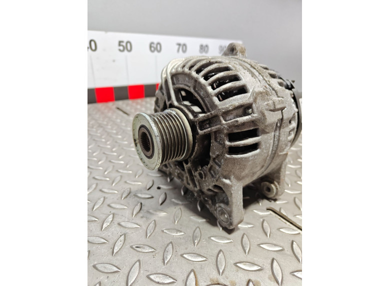 Генератор к Renault Laguna, 2004г.