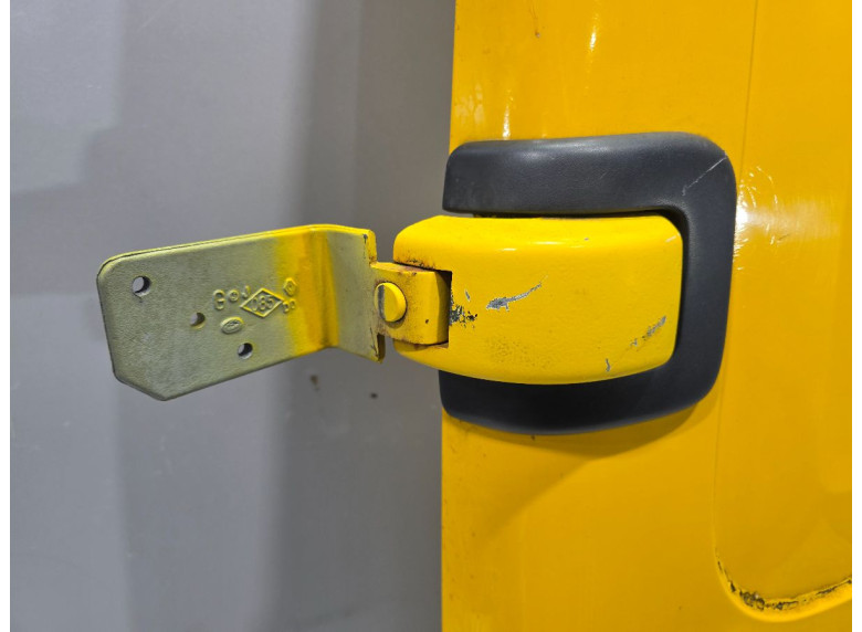 Петля двери задней левой к Opel Movano, 2006г.