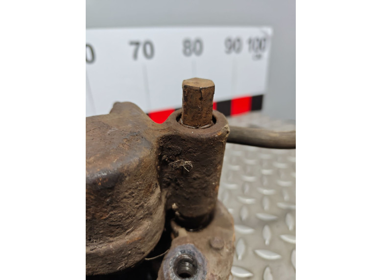 Суппорт передний правый к Ford Transit, 1991г.